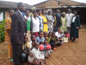 La Fraternité de Kigali-Kabgayi en visite de la Fraternité-mère de Higiro pour recevoir les promesses des nouveaux membres le 11 novembre 2012